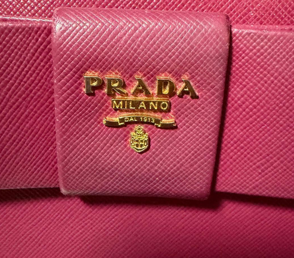 Prada Portefeuille Long Rose Saffiano – Fiocco (Nœud) – Zip – Très Bon État