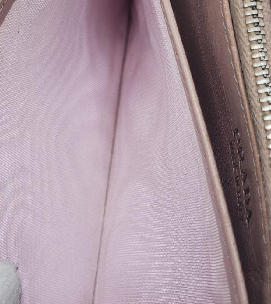 Prada Portefeuille Long Noir – Zip – Cuir