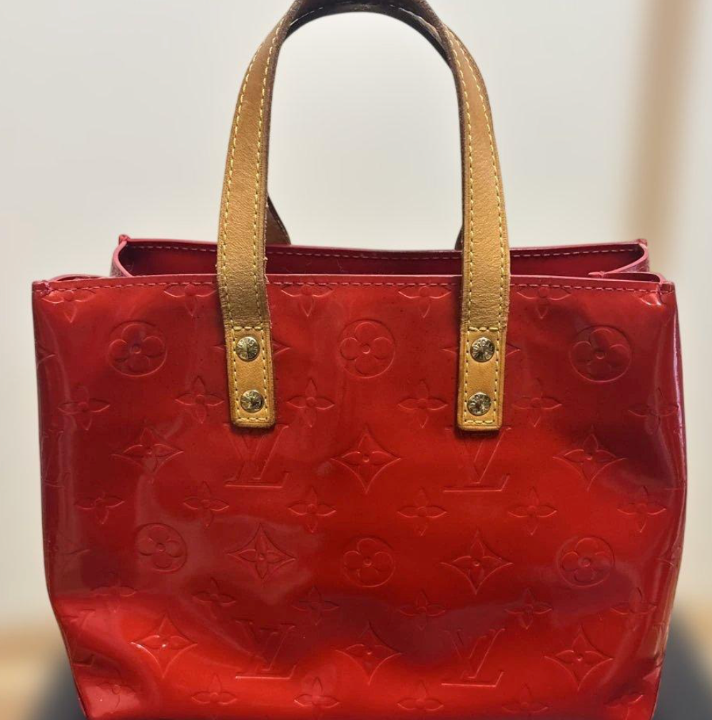 Louis Vuitton Vernis Reed PM – Sac à main – Cuir verni – Compact élégant
