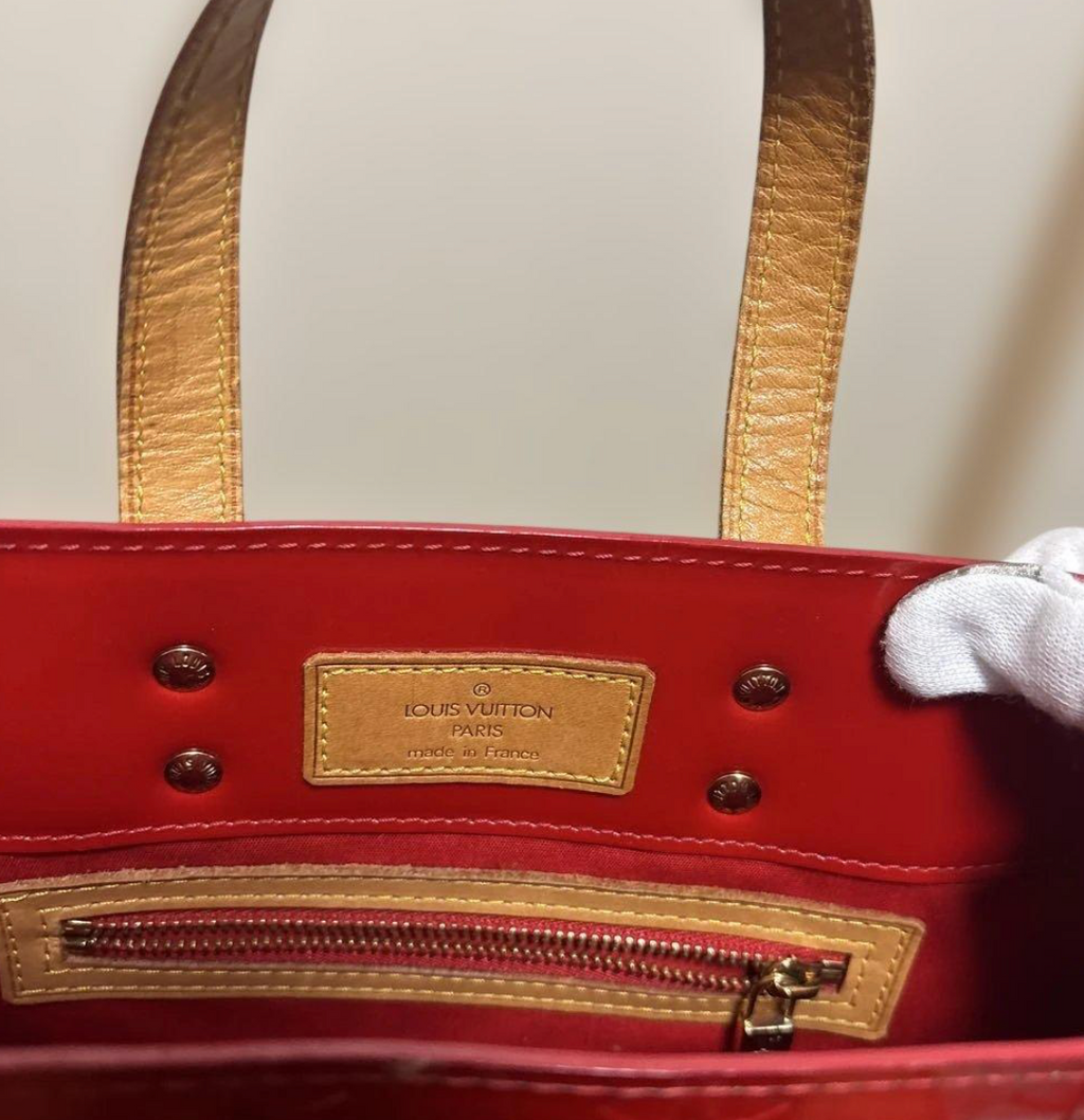 Louis Vuitton Vernis Reed PM – Sac à main – Cuir verni – Compact élégant