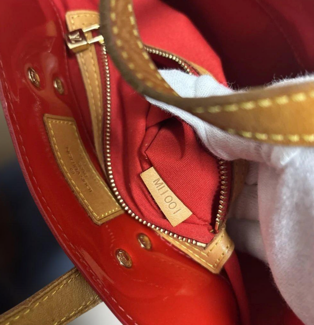Louis Vuitton Vernis Reed PM – Sac à main – Cuir verni – Compact élégant