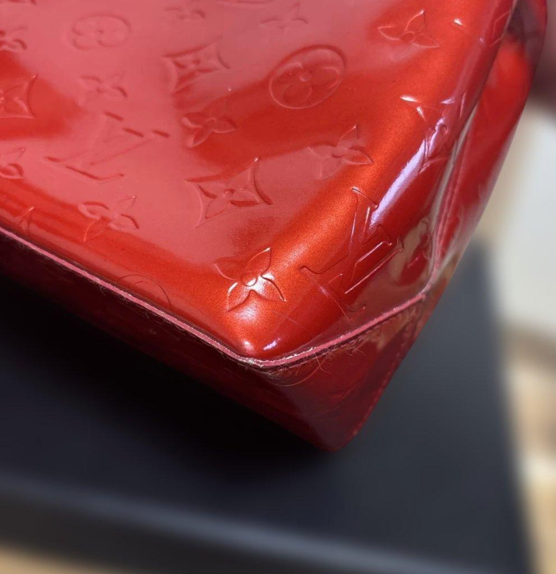 Louis Vuitton Vernis Reed PM – Sac à main – Cuir verni – Compact élégant
