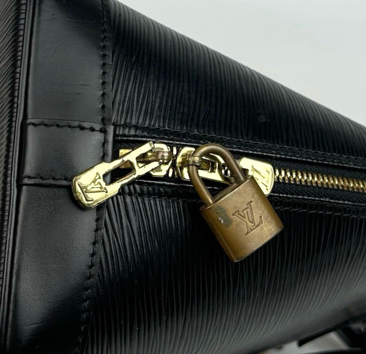 Louis Vuitton Alma Epi Black Leather Tote Bag M52142