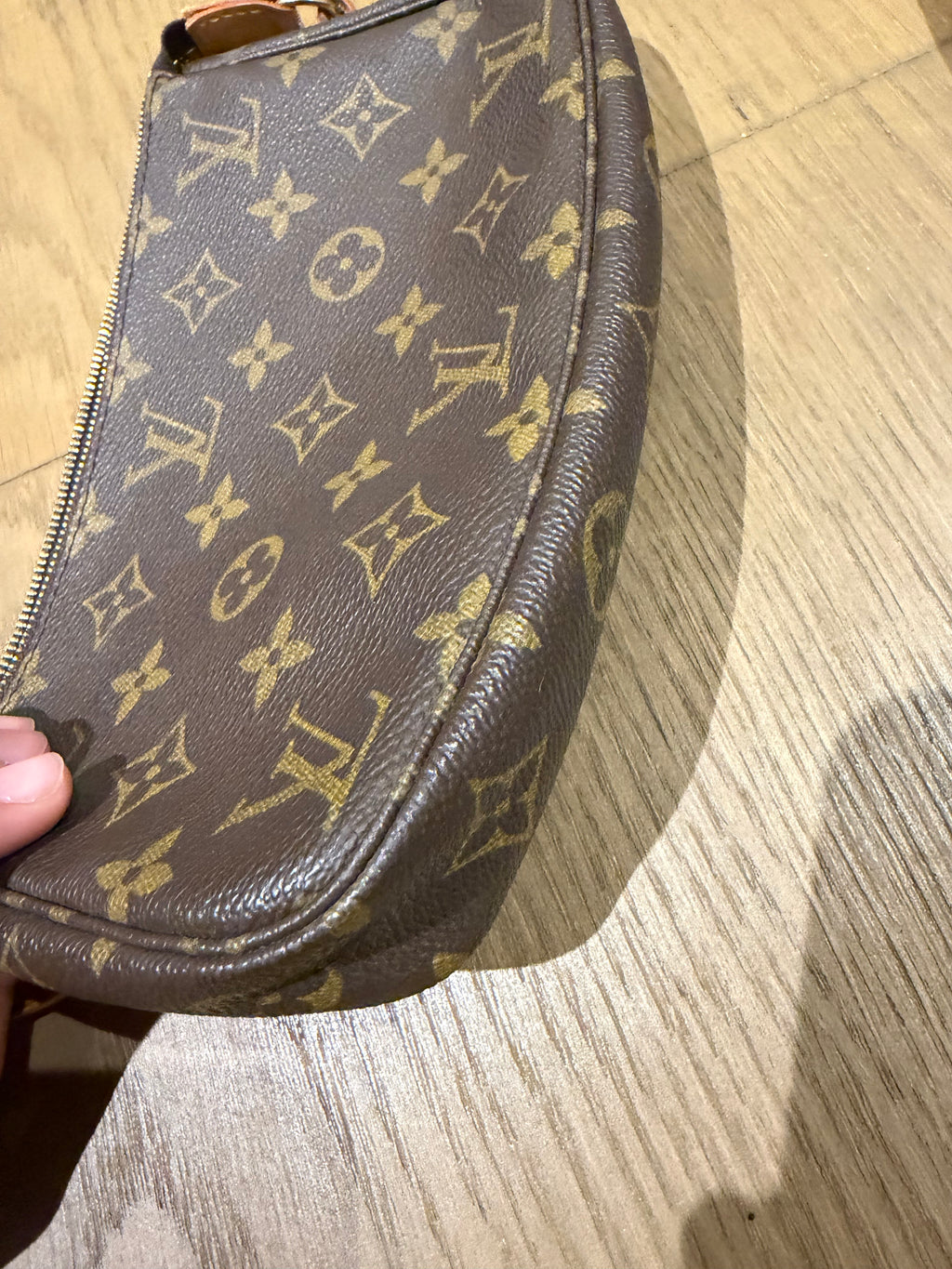 Louis Vuitton Pochette Accessoires Monogram – Pochette iconique