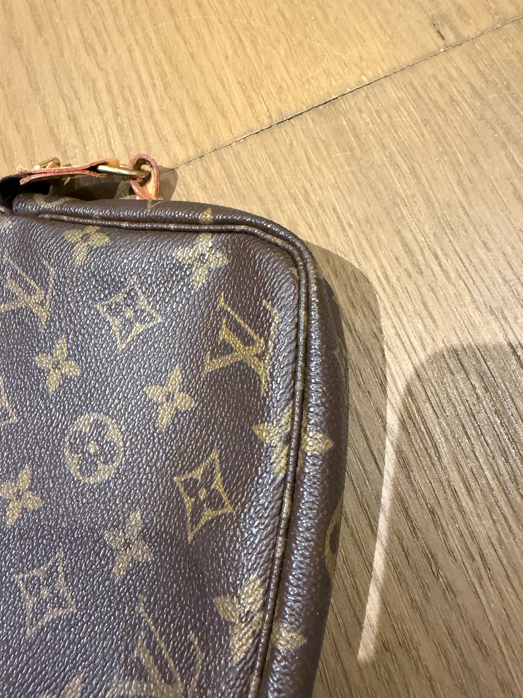 Louis Vuitton Pochette Accessoires Monogram – Pochette iconique
