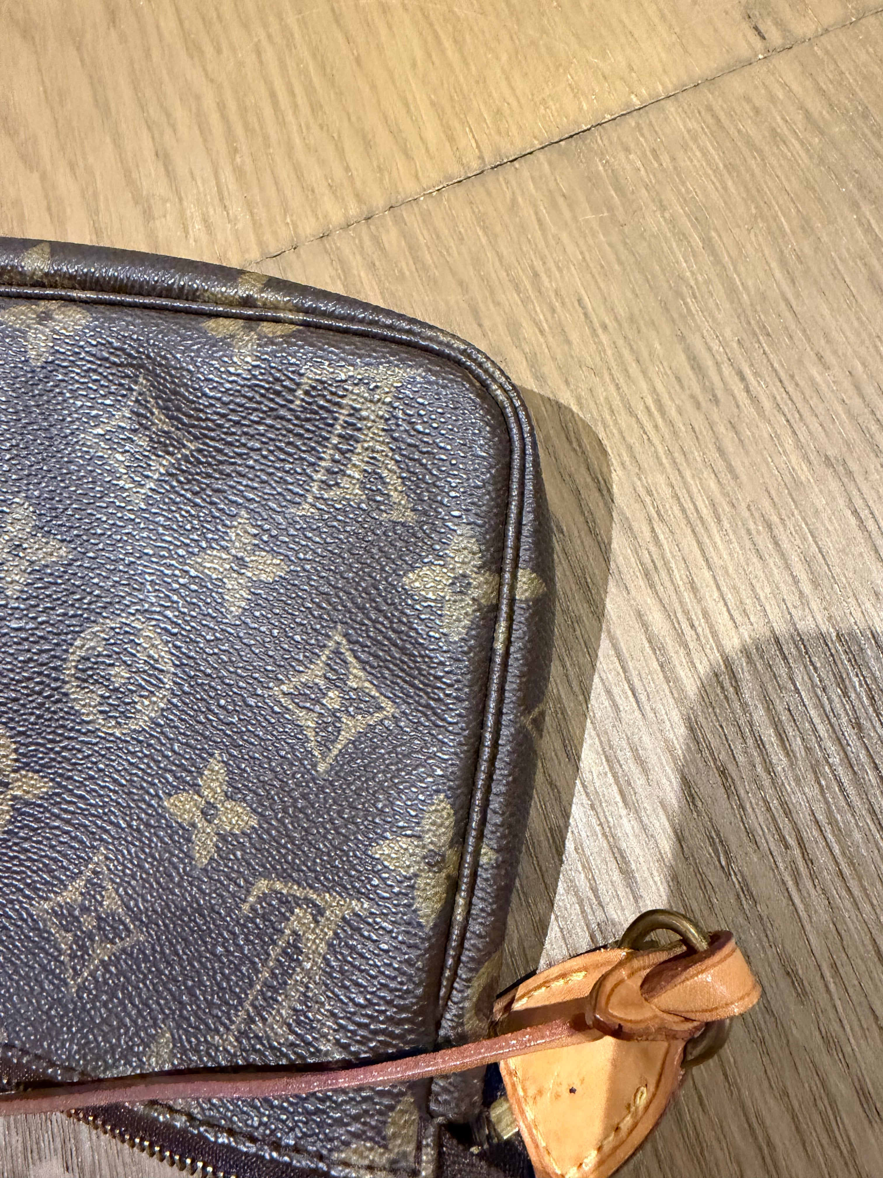 Louis Vuitton Pochette Accessoires Monogram – Pochette iconique