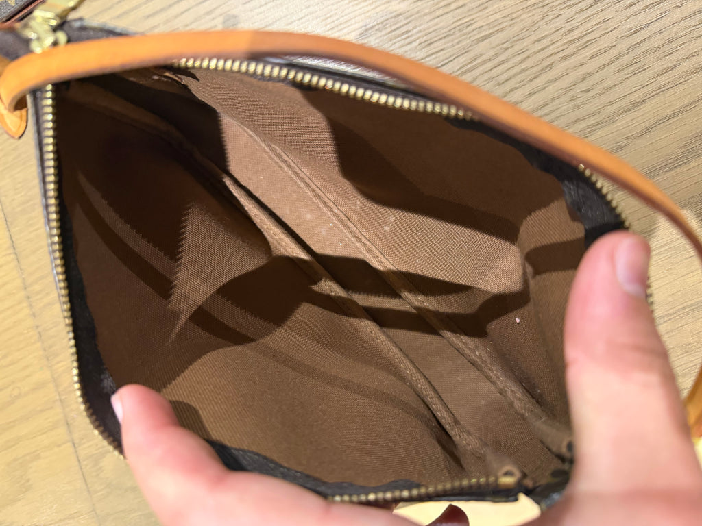 Louis Vuitton Pochette Accessoires Monogram – Pochette iconique