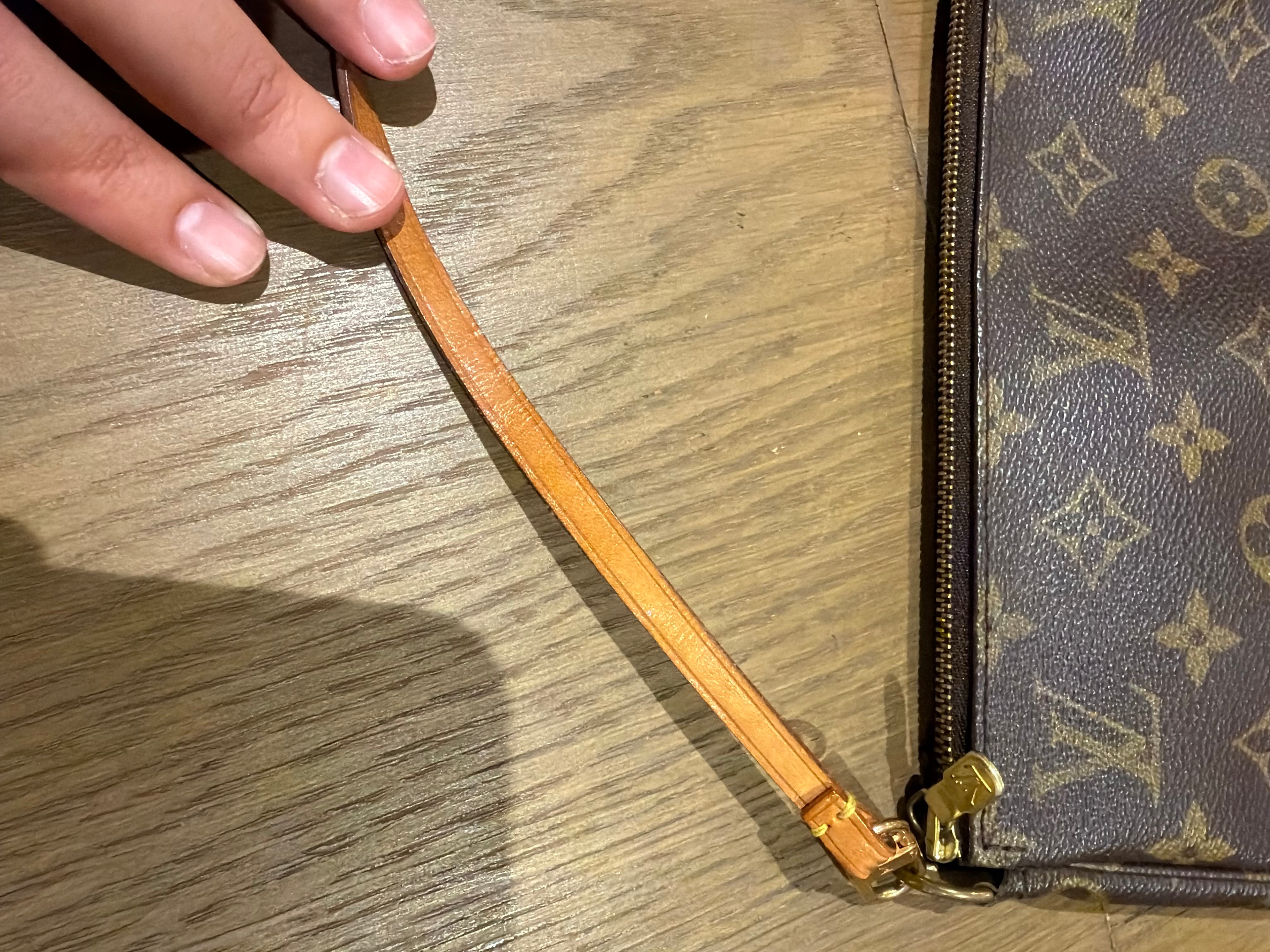 Louis Vuitton Pochette Accessoires Monogram – Pochette iconique
