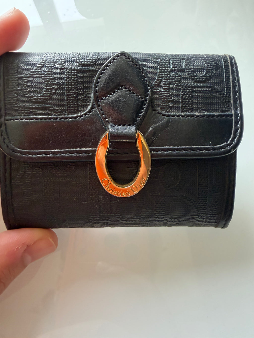 Porte-Monnaie Dior Noir Cuir – Détails Dorés Élégants ✨